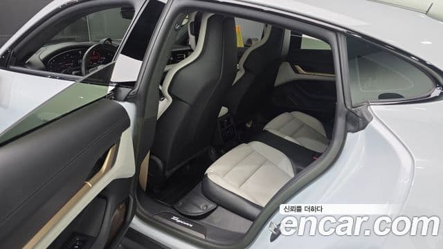 Porsche 타이칸 GTS, 2024 11