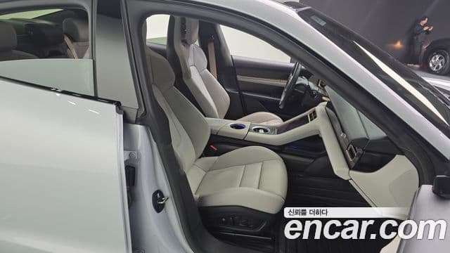 Porsche 타이칸 GTS, 2024 12