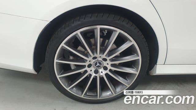 Mercedes-Benz E-класс W213 AMG Line, 2022 все фото