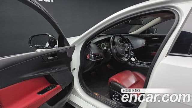 Jaguar XE 20d R스포츠, 2018 10