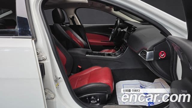 Jaguar XE 20d R스포츠, 2018 11