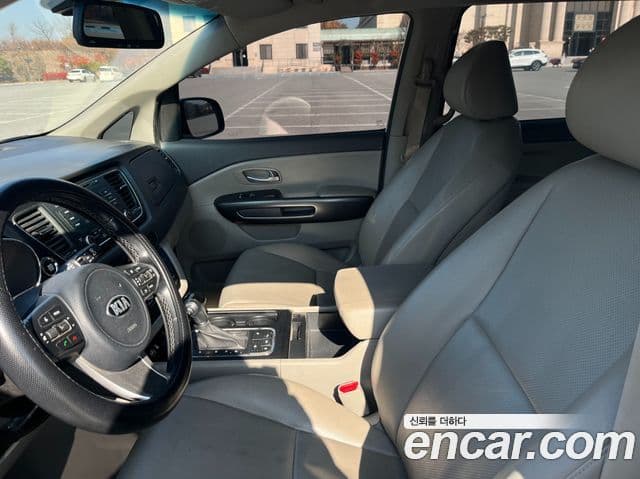 Kia All New Carnival Luxury, 2016 11
