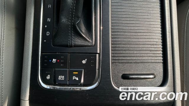 Kia All New Carnival Luxury, 2016 17