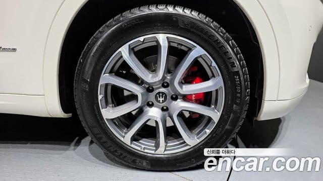 Maserati Levante 3.0 AWD GranLusso, 2020 все фото