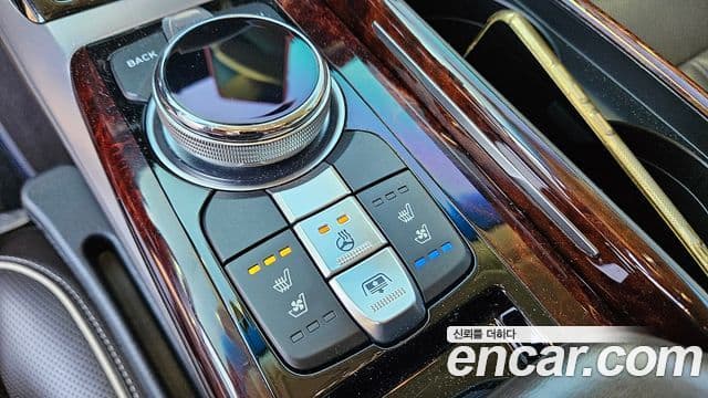 Genesis EQ900 Prestige, 2016 13