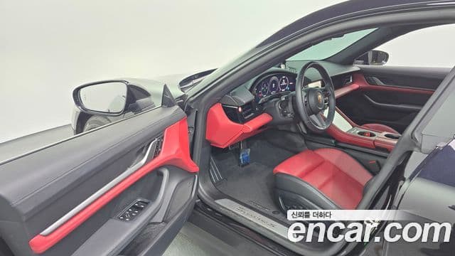 Porsche 타이칸 4S, 2025 10