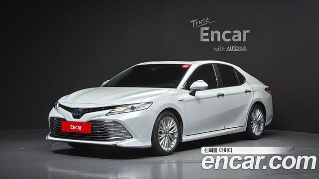 Toyota 캠리 (XV70) 2.5 XLE гибрид, 2019 1
