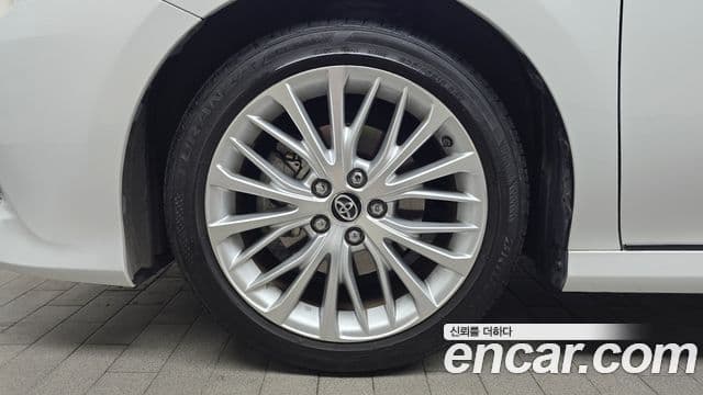 Toyota 캠리 (XV70) 2.5 XLE гибрид, 2019 все фото