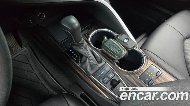 Toyota 캠리 (XV70) 2.5 XLE гибрид, 2019 9