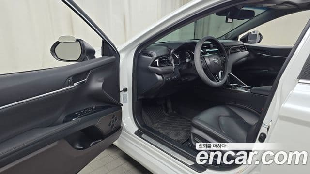 Toyota 캠리 (XV70) 2.5 XLE гибрид, 2019 10