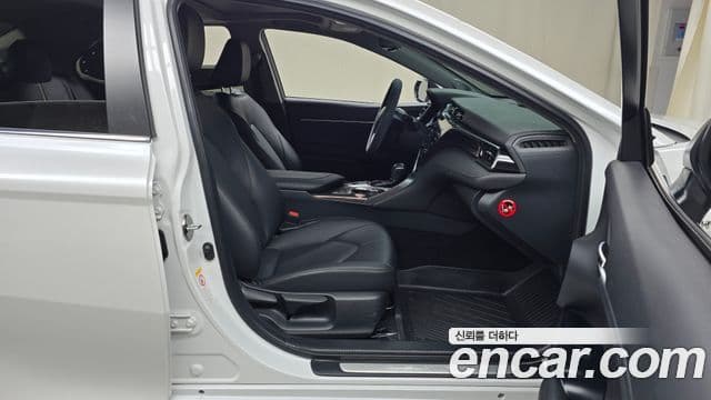 Toyota 캠리 (XV70) 2.5 XLE гибрид, 2019 11