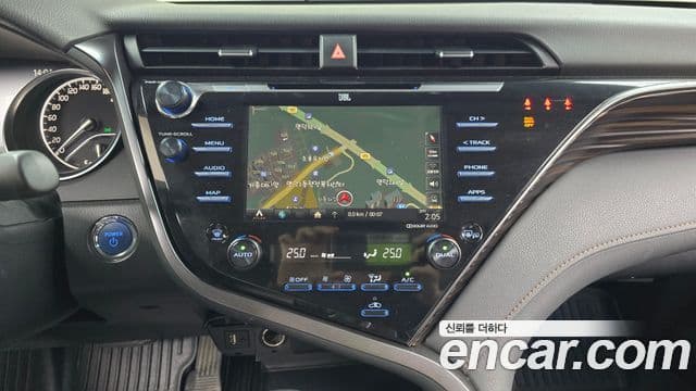 Toyota 캠리 (XV70) 2.5 XLE гибрид, 2019 16