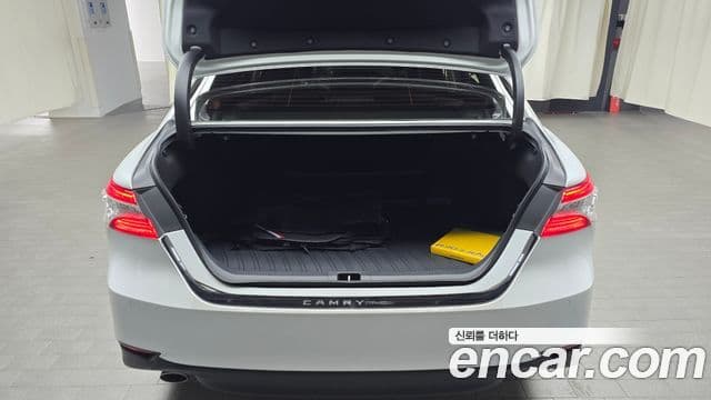 Toyota 캠리 (XV70) 2.5 XLE гибрид, 2019 20