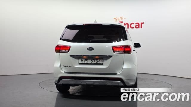 Kia All New Carnival Luxury, 2016 4