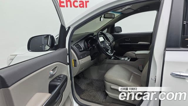 Kia All New Carnival Luxury, 2016 11