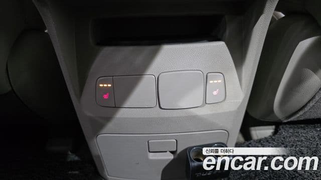 Kia All New Carnival Luxury, 2016 17