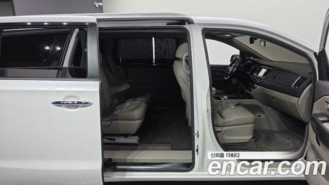 Kia All New Carnival Luxury, 2016 18