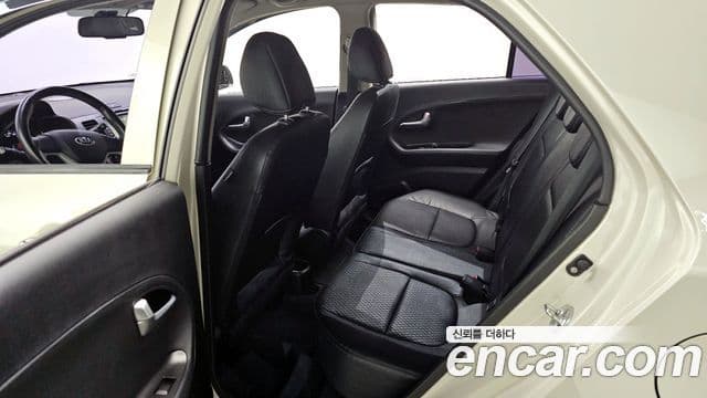 Kia All New Morning Deluxe Trendy, 2014 11