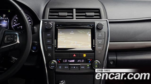 Toyota New 캠리 2.5 XLE, 2017 16