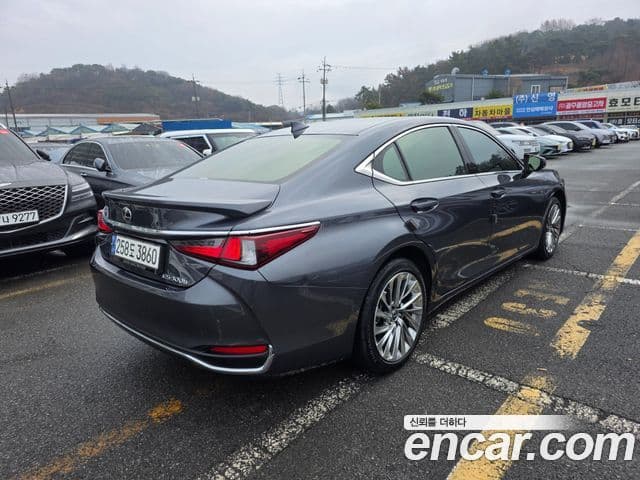 Lexus ES300h 7세대 F-Sport Design пакет, 2024 2