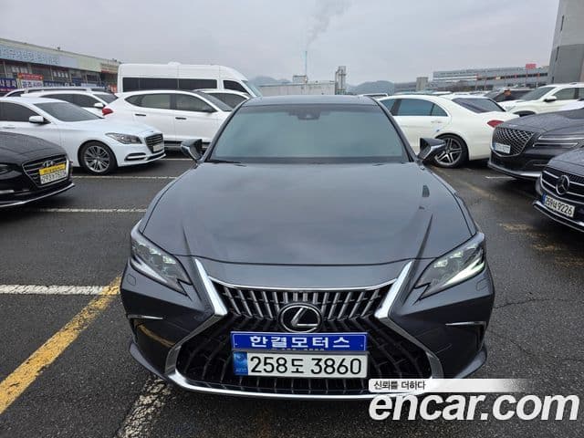 Lexus ES300h 7세대 F-Sport Design пакет, 2024 3