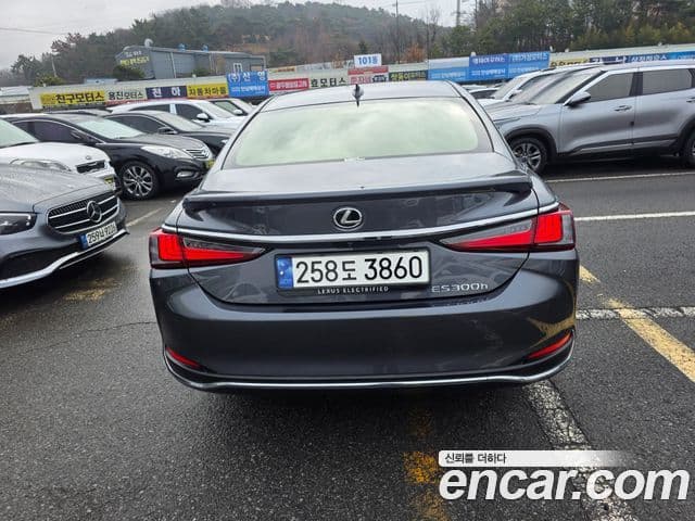 Lexus ES300h 7세대 F-Sport Design пакет, 2024 4