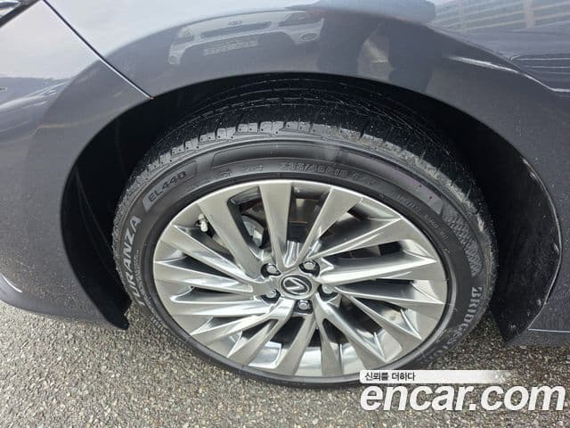 Lexus ES300h 7세대 F-Sport Design пакет, 2024 все фото