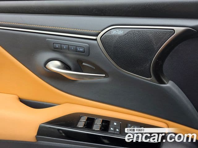 Lexus ES300h 7세대 F-Sport Design пакет, 2024 16