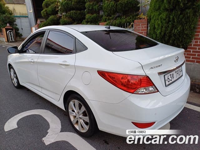 Hyundai Accent(новый кузов / новое поколение) 1.6 GDI top, 2013 3