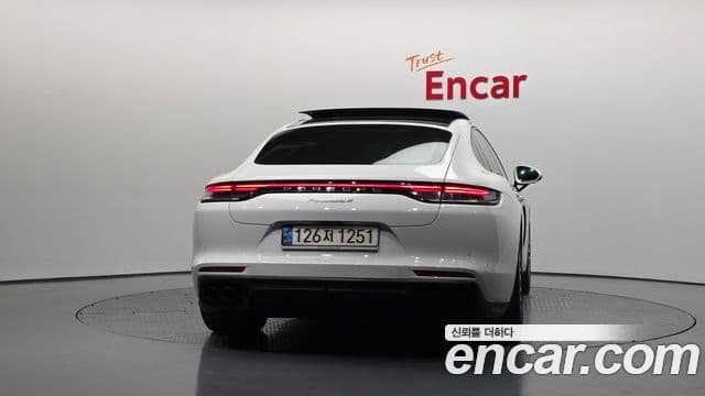 Porsche Panamera (971), 2022 4