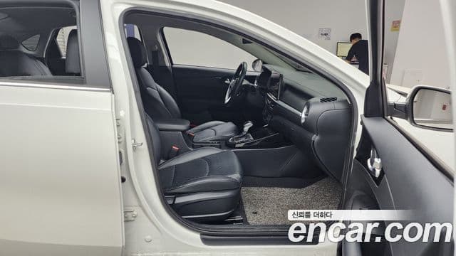 Kia The / новый New K3 2세대 Signature, 2022 11