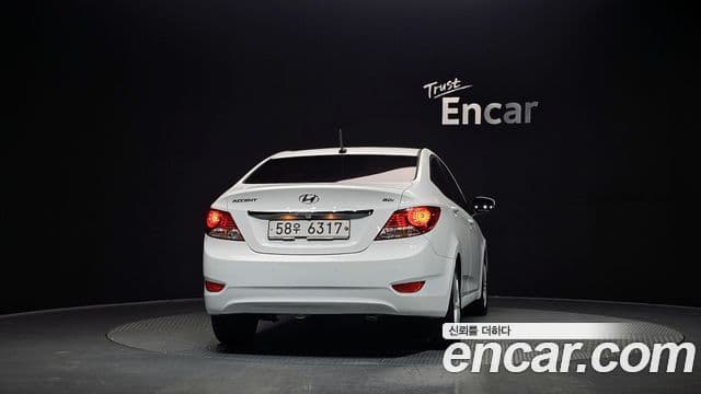 Hyundai Accent(новый кузов / новое поколение) 1.6 GDI top, 2013 4