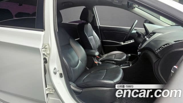 Hyundai Accent(новый кузов / новое поколение) 1.6 GDI top, 2013 10