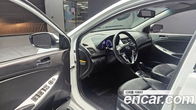 Hyundai Accent(новый кузов / новое поколение) 1.6 GDI top, 2013 11