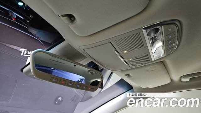 Genesis G90 Premium Luxury, 2019 16