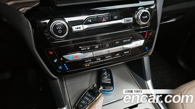 Ford Explorer 6세대, 2022 18