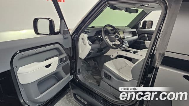 Land Rover Defender (L663) 90 D250 X-Dynamic SE, 2025 10