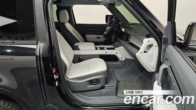 Land Rover Defender (L663) 90 D250 X-Dynamic SE, 2025 11