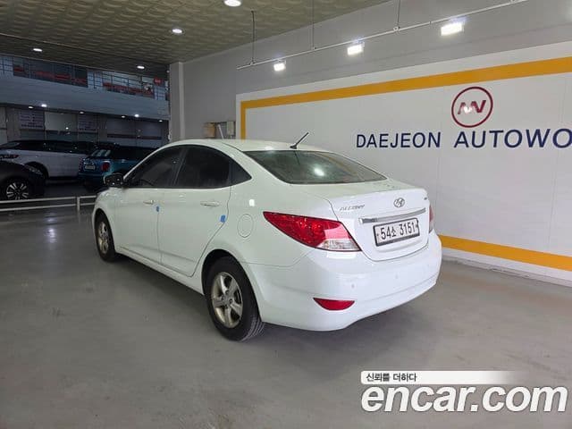 Hyundai Accent(новый кузов / новое поколение) Premium, 2012 3