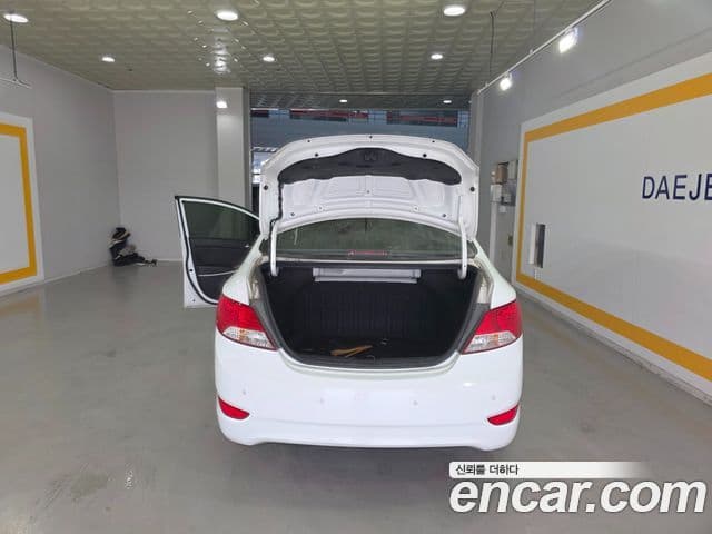 Hyundai Accent(новый кузов / новое поколение) Premium, 2012 16