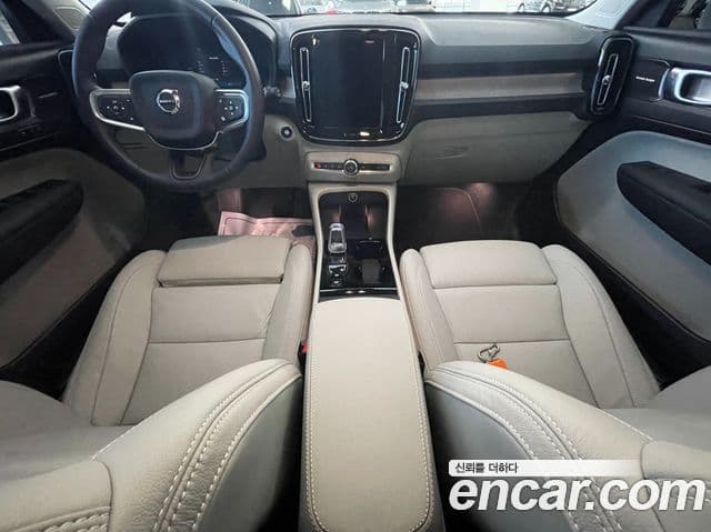 Volvo XC40 B4 Ultra Bright, 2025 7