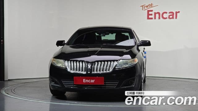 Lincoln MKS, 2010 3