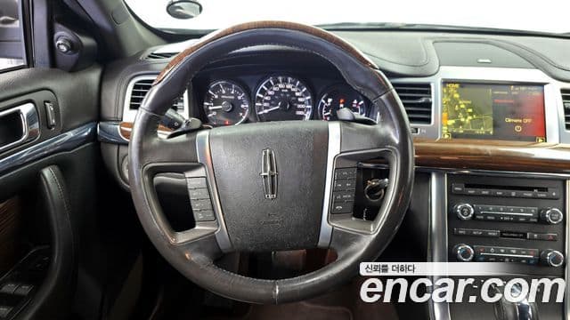 Lincoln MKS, 2010 13