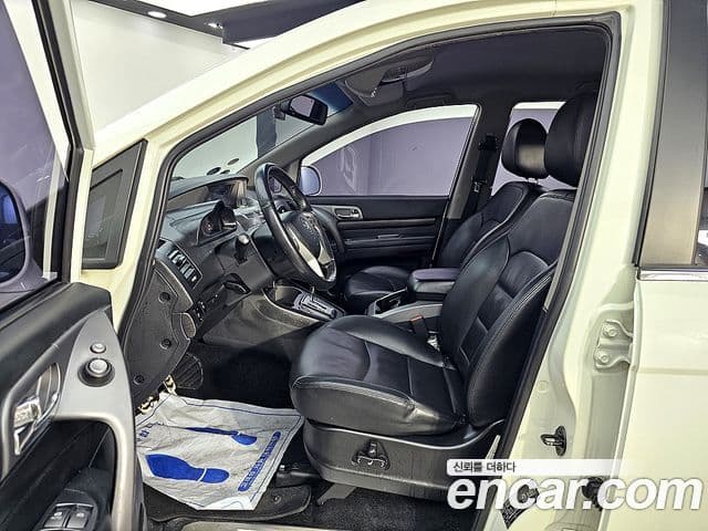 KG모빌리티(SsangYong) Korando 투리스모 4WD TX 9인승, 2018 8