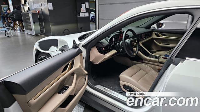 Porsche 타이칸 4S, 2024 10