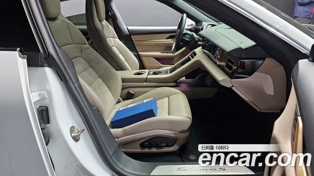 Porsche 타이칸 4S, 2024 11