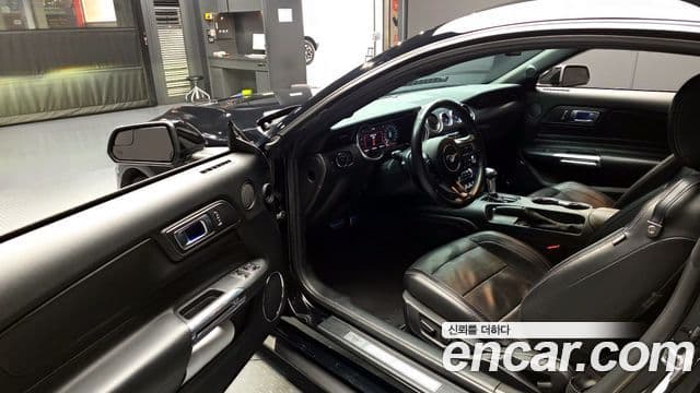 Ford Mustang GT купе, 2020 10