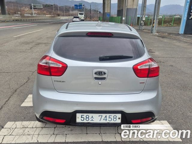 Kia All New Pride Prestige, 2012 4