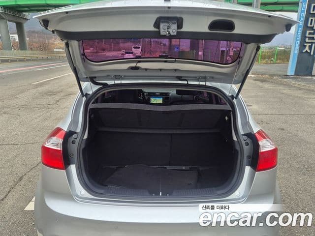 Kia All New Pride Prestige, 2012 16