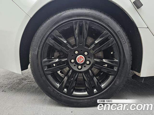 Jaguar XF (X260) 20d Portfolio, 2017 6